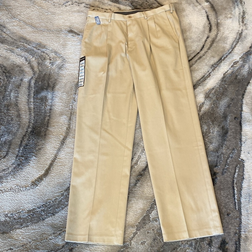 Haggar Classic Fit khaki pleated Premium no iron pants 36 x 34 NWT